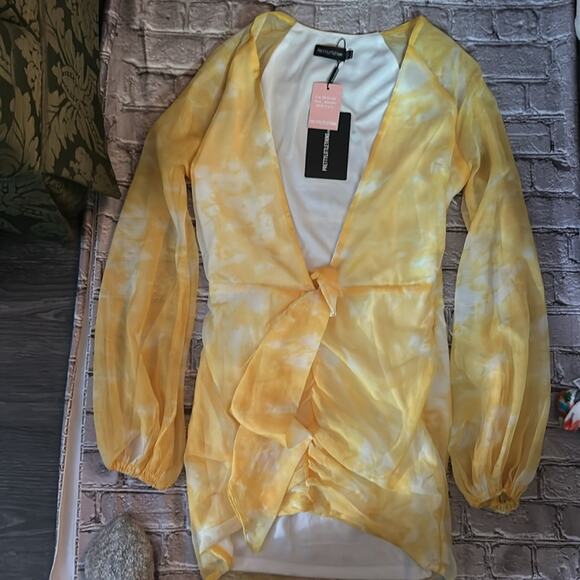 PrettyLittleThing Yellow/White Mini Dress 4 Deep V Long Sleeve Coquette Girl - Picture 4 of 11